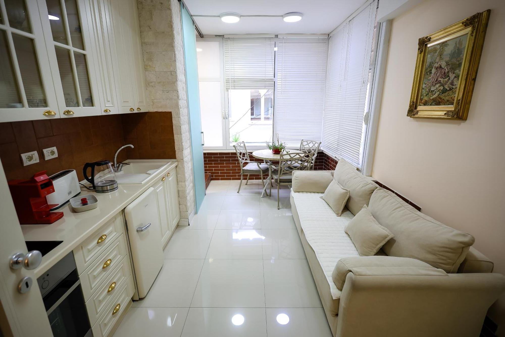 Near Me Apartments Тирана Экстерьер фото